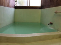 草津温泉「瑠璃の湯」浴室